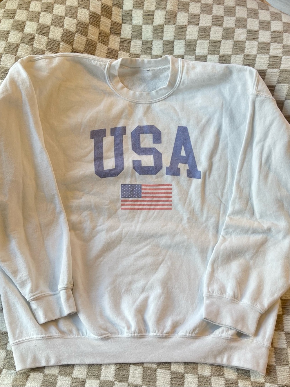 USA Graphic Crewneck Sweatshirt in White with Flag